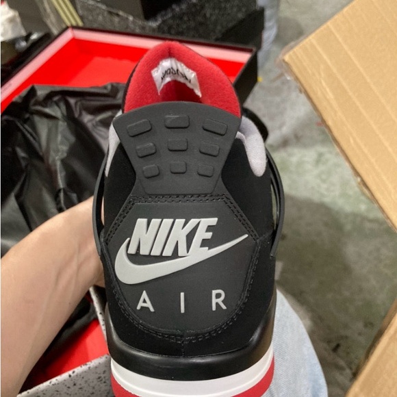 Jordan 4 Retro Bred